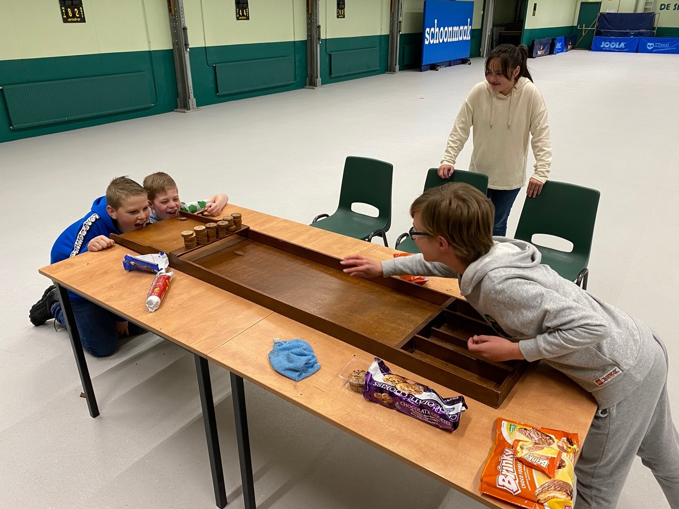 Verslag van SJOELEN MET KOEKJES